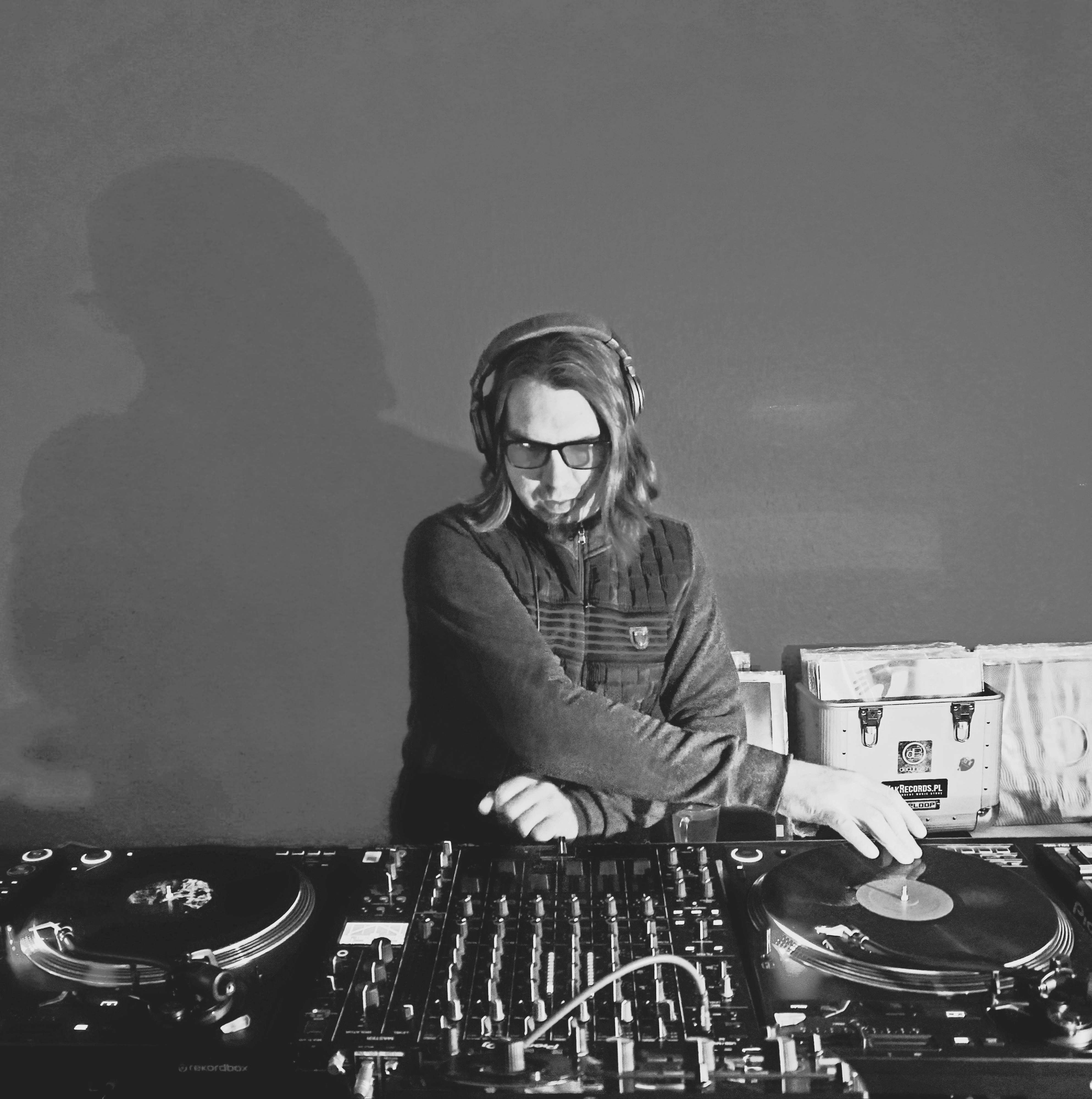 SYNERGY 044: dnlzbg