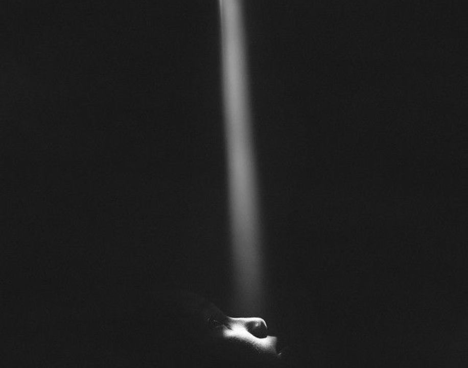 LUZ EN LA SOMBRA