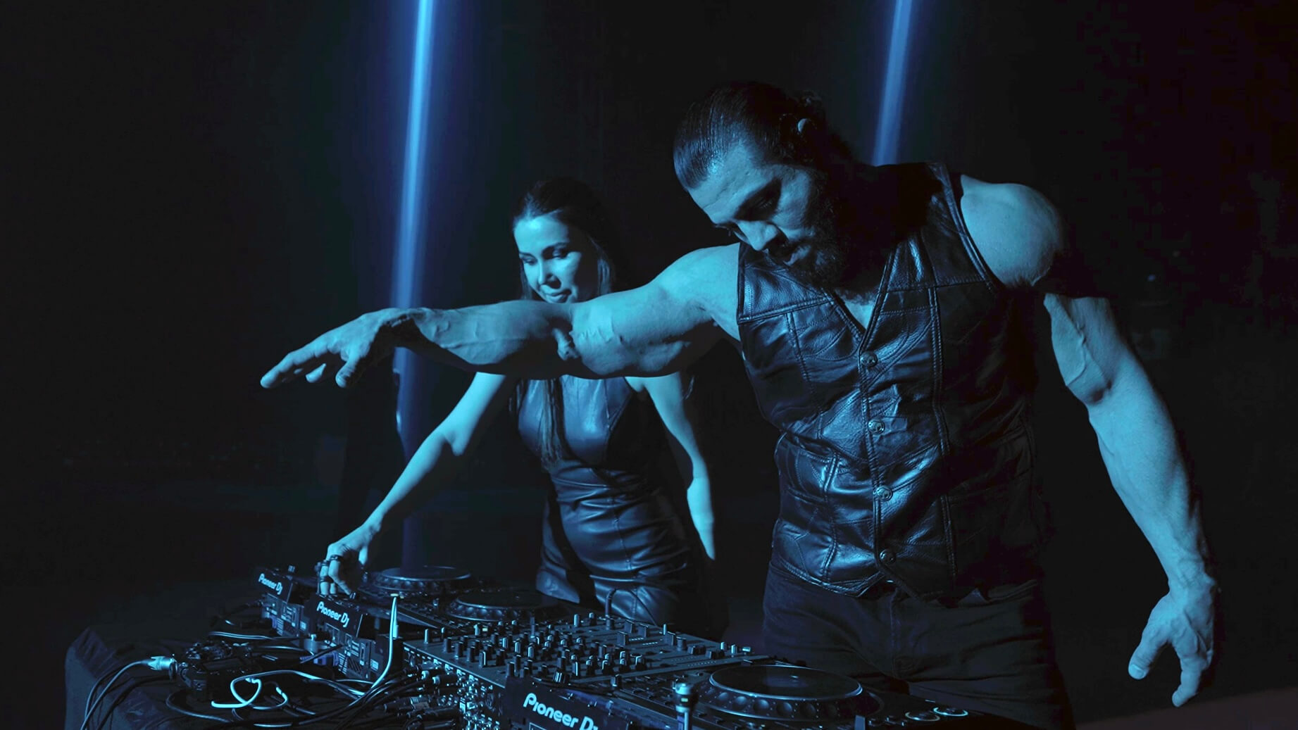 Nejeflee b2b Emyra | 1 Hour Dark Techno 