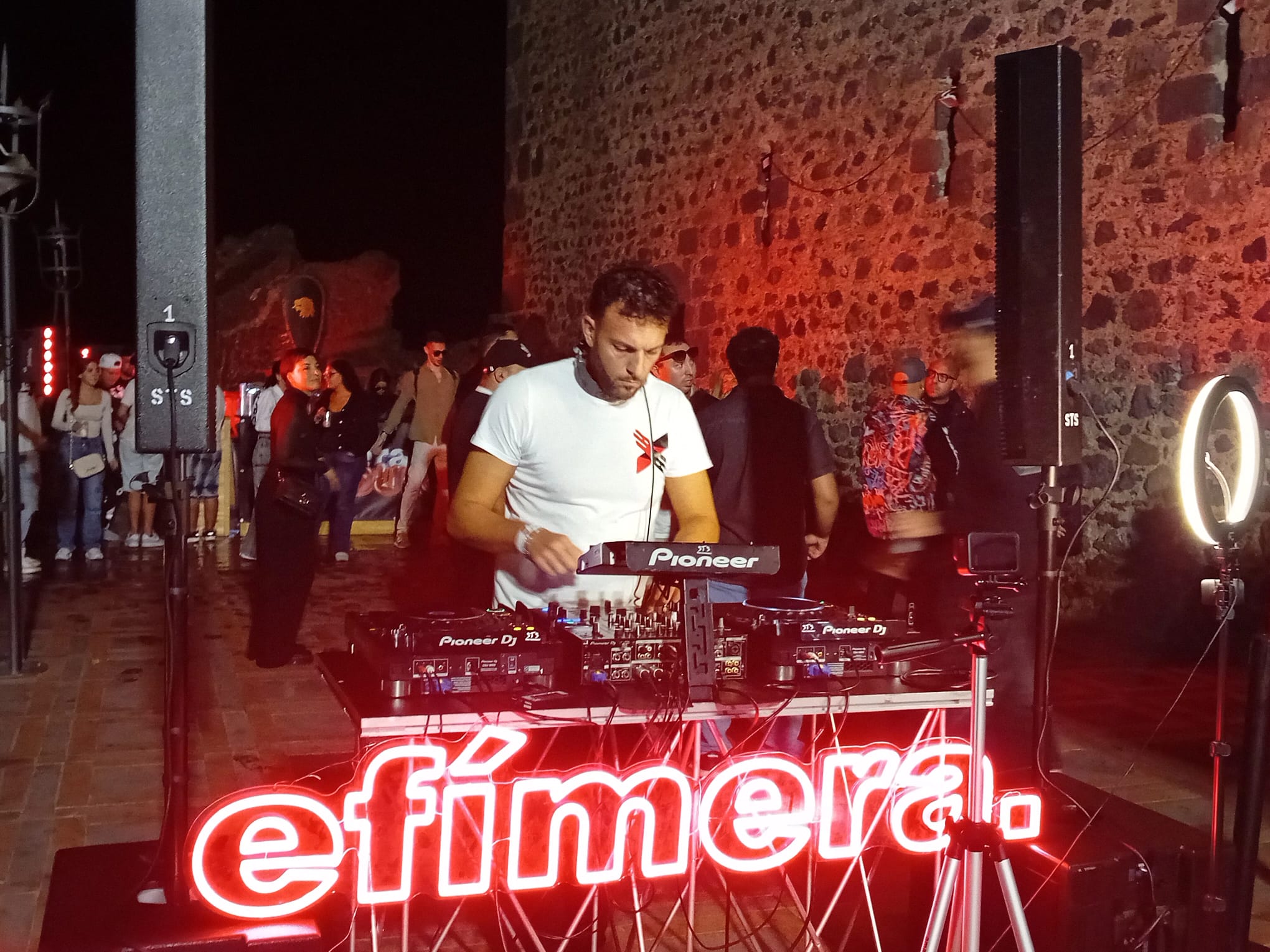 MISTER-X DJ at Efimera