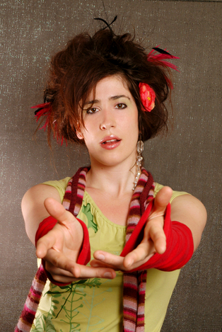 Imogen Heap in the Favelas - [C² edit]
