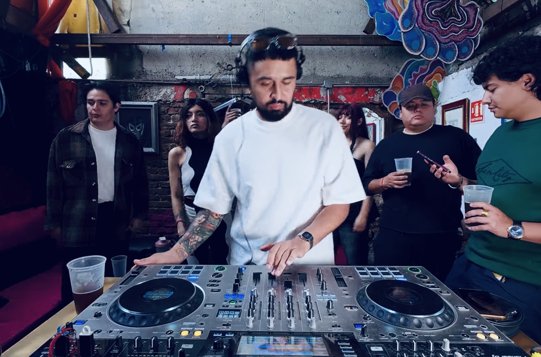 Indoor Sessions / Valdiv