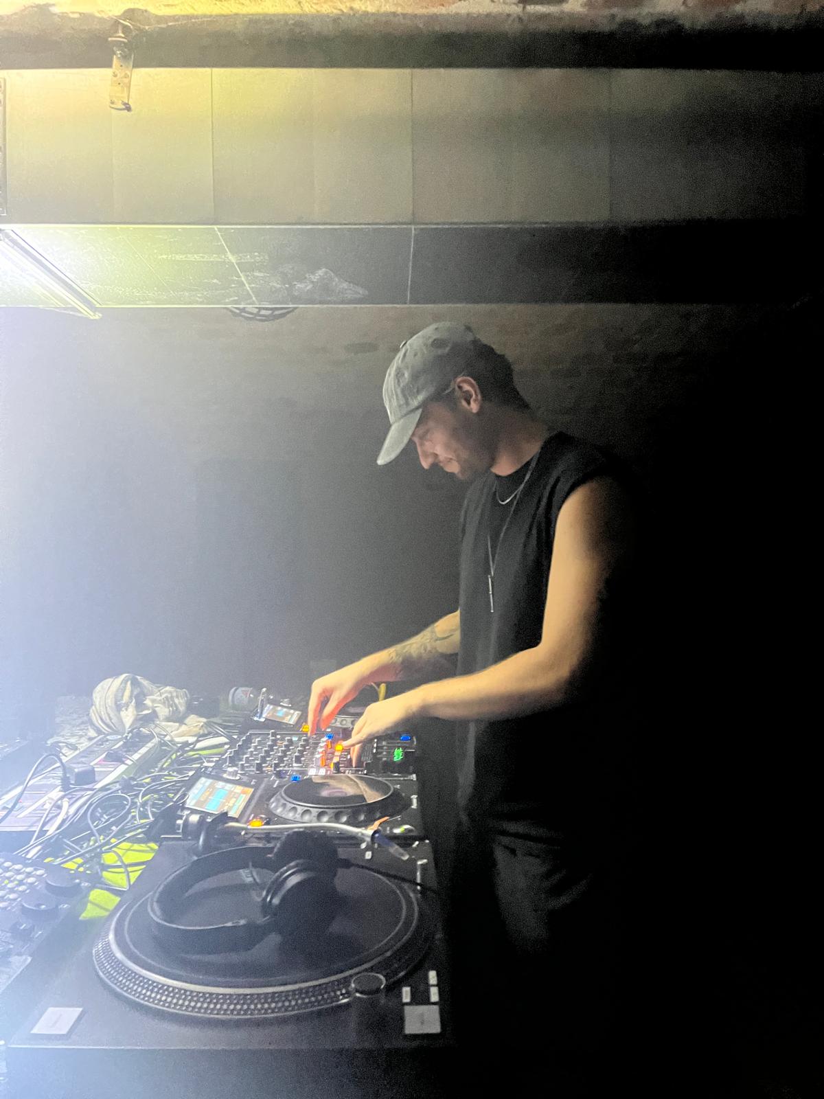diving hypnotic groove