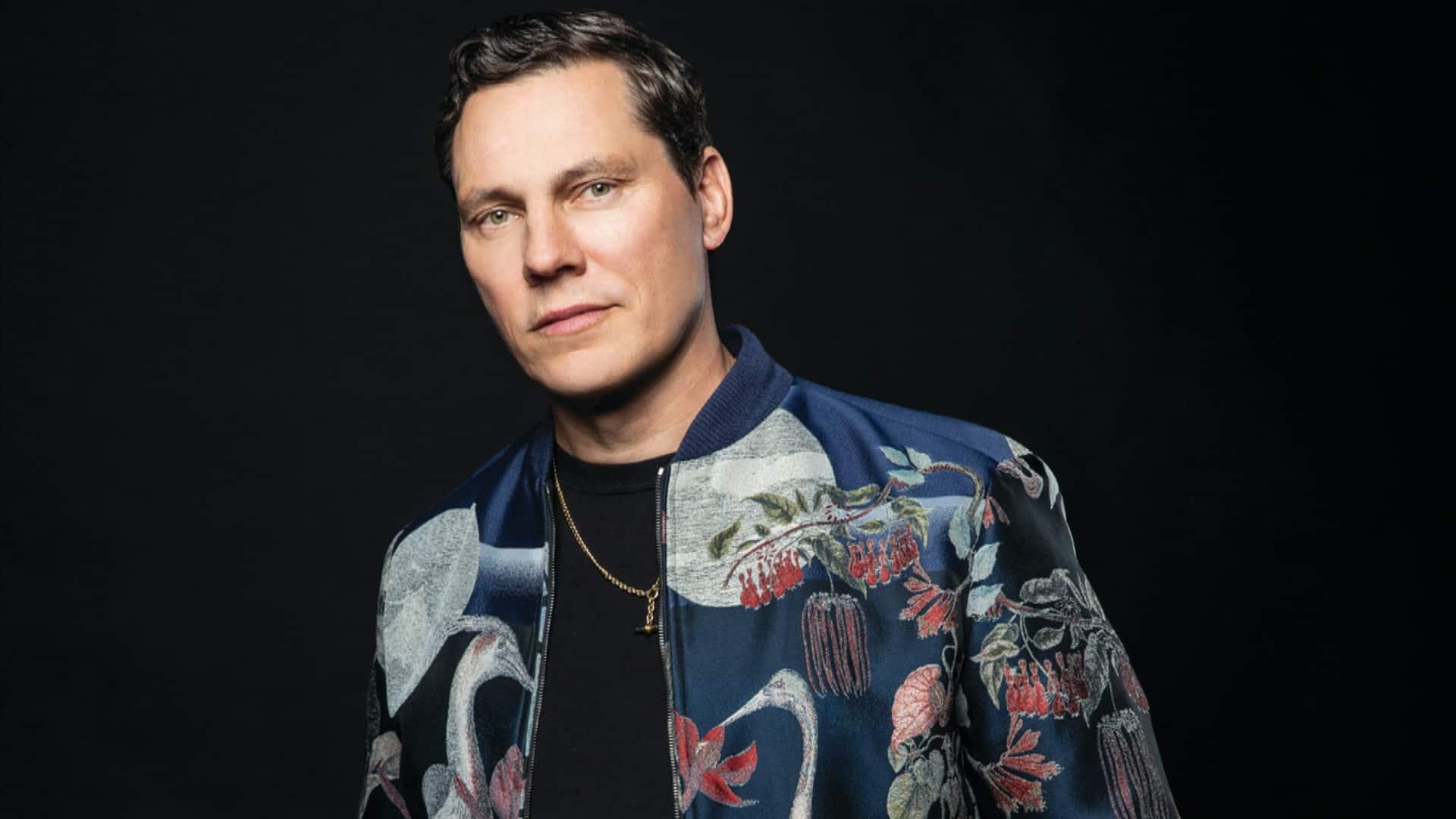 Tiesto-Press-by-Christopher-DeVargas.jpg